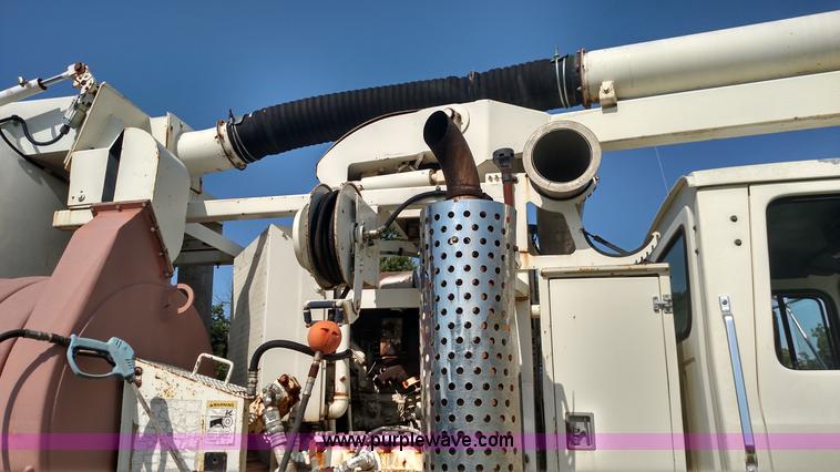 image for item K1020 1994 Ford L8000 vacuum truck