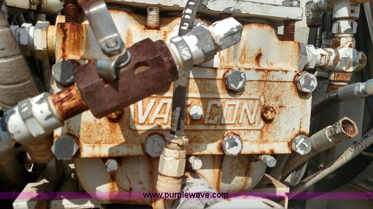 image for item K1020 1994 Ford L8000 vacuum truck