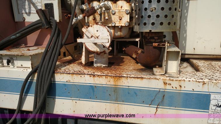 image for item K1020 1994 Ford L8000 vacuum truck