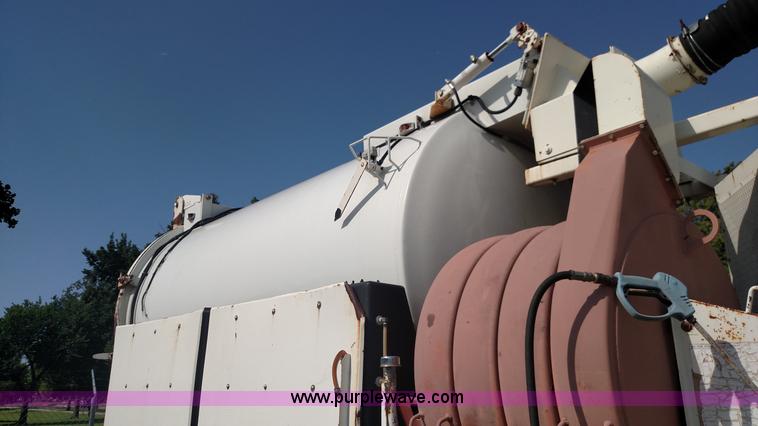 image for item K1020 1994 Ford L8000 vacuum truck