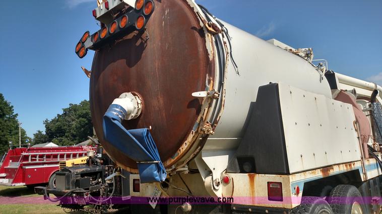 image for item K1020 1994 Ford L8000 vacuum truck