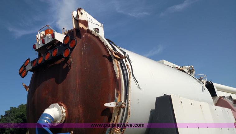 image for item K1020 1994 Ford L8000 vacuum truck