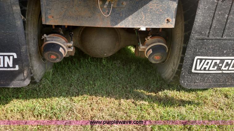 image for item K1020 1994 Ford L8000 vacuum truck