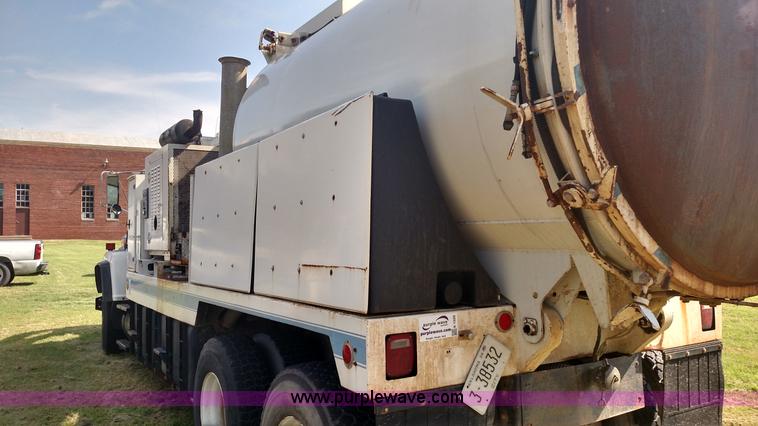 image for item K1020 1994 Ford L8000 vacuum truck
