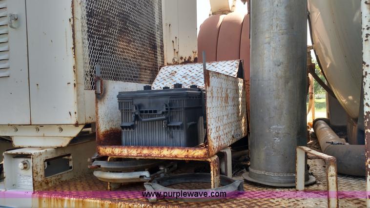 image for item K1020 1994 Ford L8000 vacuum truck