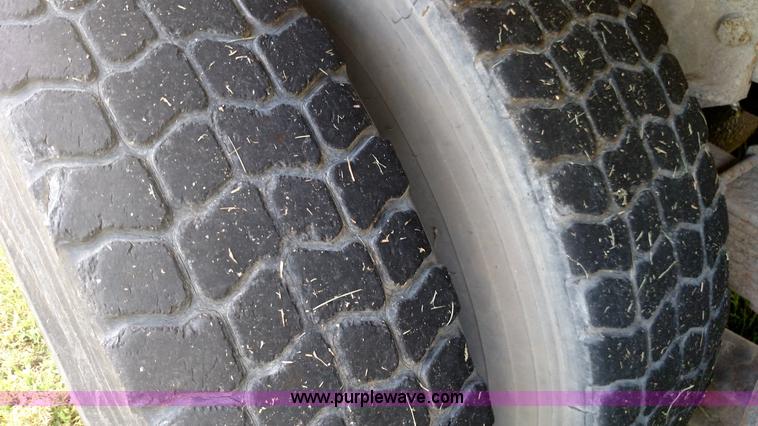 image for item K1020 1994 Ford L8000 vacuum truck