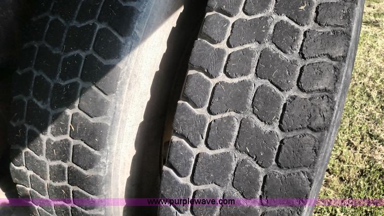 image for item K1020 1994 Ford L8000 vacuum truck