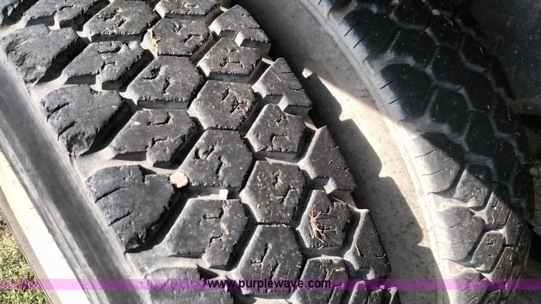 image for item K1020 1994 Ford L8000 vacuum truck