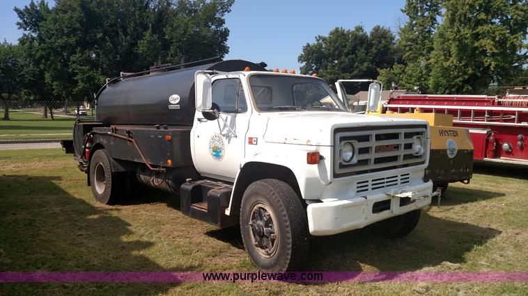 image for item K1021 1985 GMC 7000 oil distributor truck