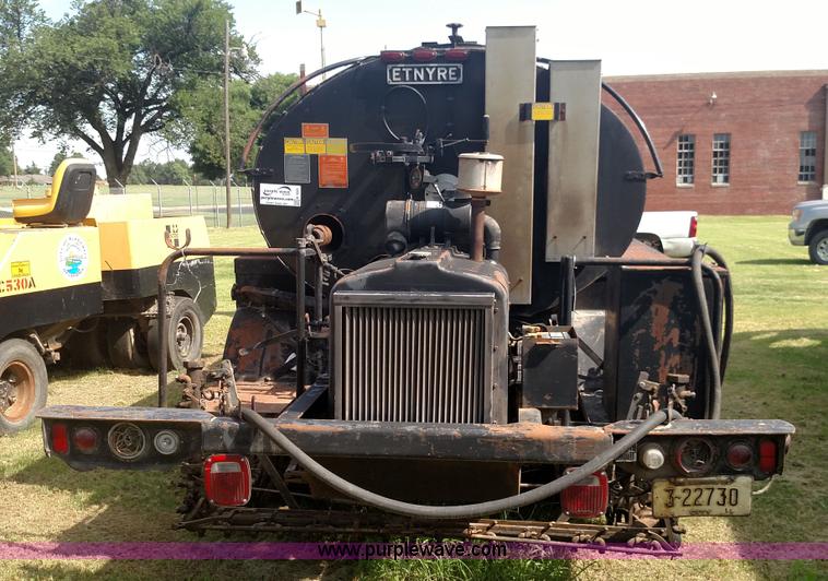 image for item K1021 1985 GMC 7000 oil distributor truck