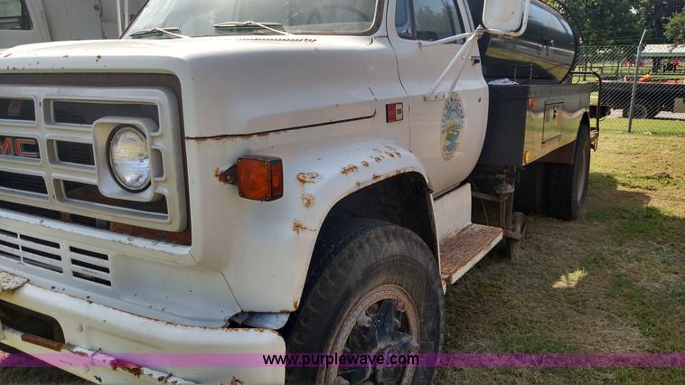 image for item K1021 1985 GMC 7000 oil distributor truck