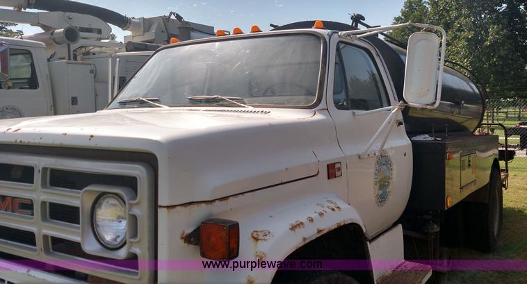image for item K1021 1985 GMC 7000 oil distributor truck