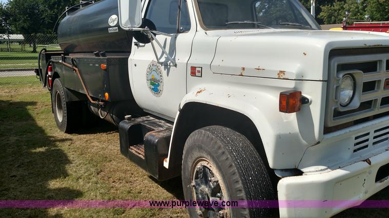 image for item K1021 1985 GMC 7000 oil distributor truck