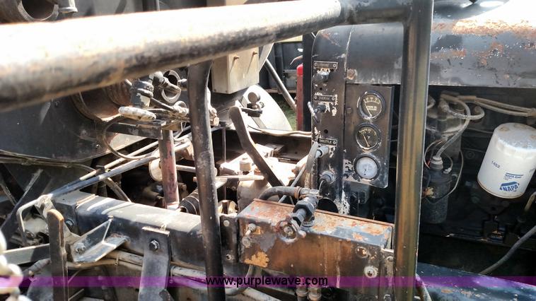 image for item K1021 1985 GMC 7000 oil distributor truck