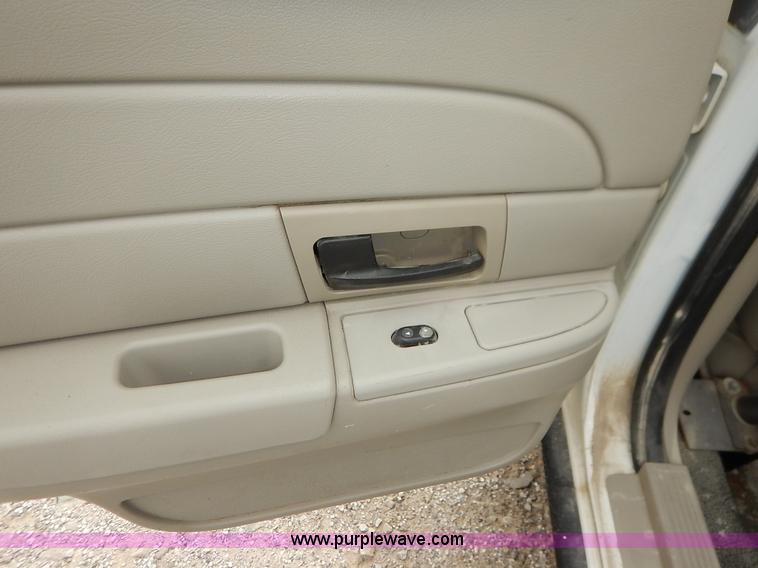 image for item K1526 2007 Ford Crown Victoria Police Interceptor