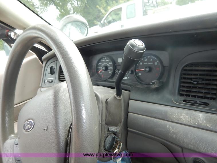 image for item K1526 2007 Ford Crown Victoria Police Interceptor