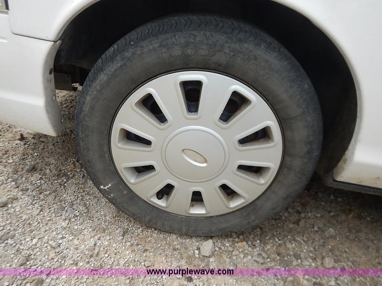 image for item K1526 2007 Ford Crown Victoria Police Interceptor