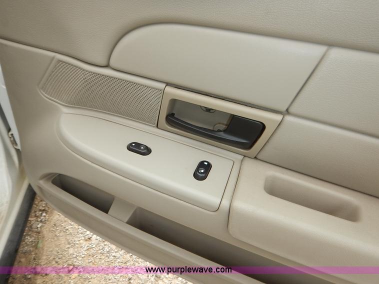 image for item K1526 2007 Ford Crown Victoria Police Interceptor