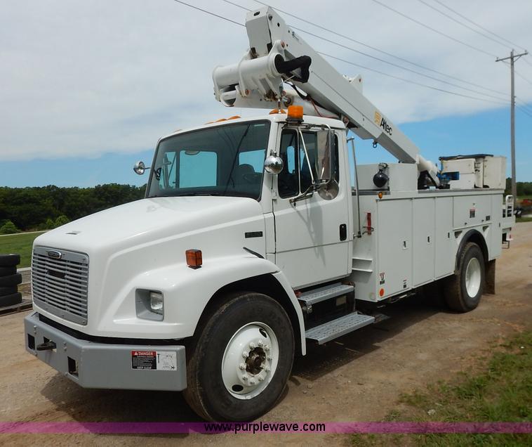 image for item K1528 2002 Freightliner FL70 bucket truck