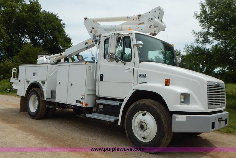 image for item K1528 2002 Freightliner FL70 bucket truck