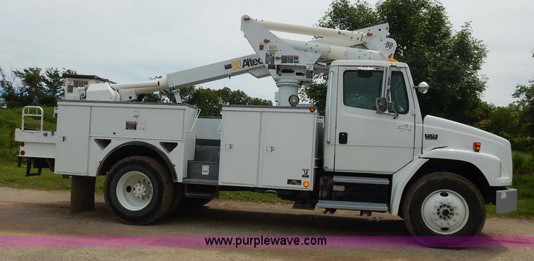 image for item K1528 2002 Freightliner FL70 bucket truck