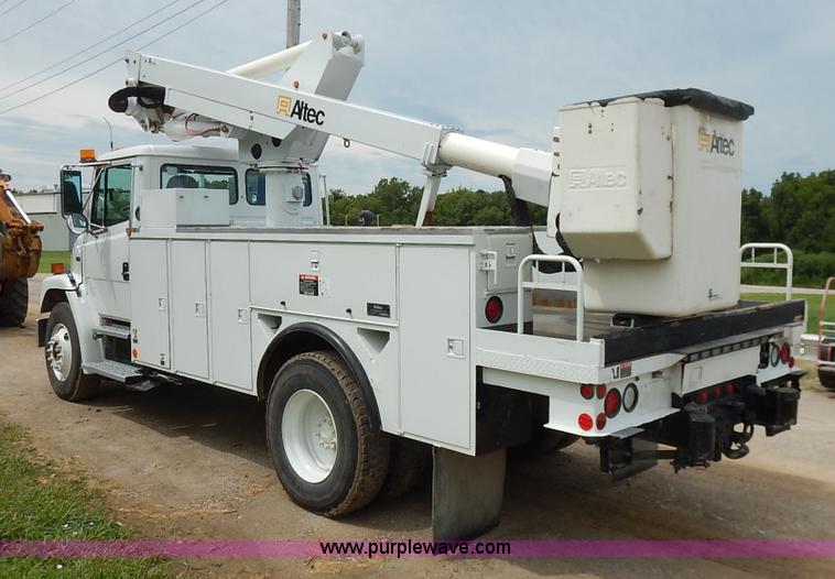 image for item K1528 2002 Freightliner FL70 bucket truck