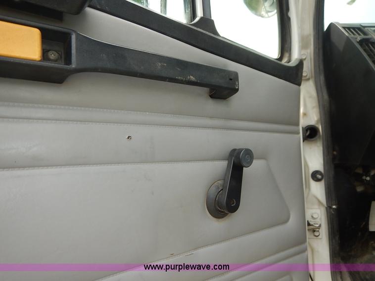 image for item K1528 2002 Freightliner FL70 bucket truck