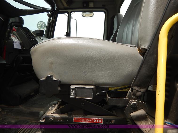 image for item K1528 2002 Freightliner FL70 bucket truck