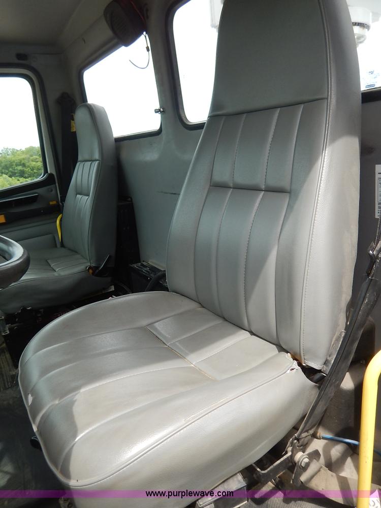 image for item K1528 2002 Freightliner FL70 bucket truck