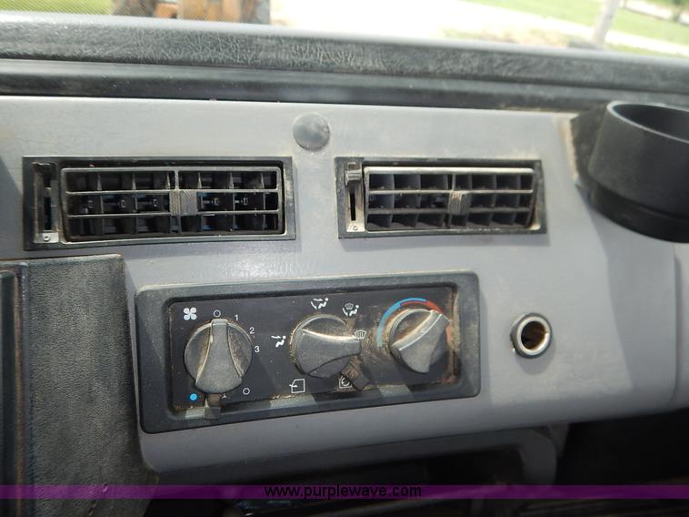 image for item K1528 2002 Freightliner FL70 bucket truck