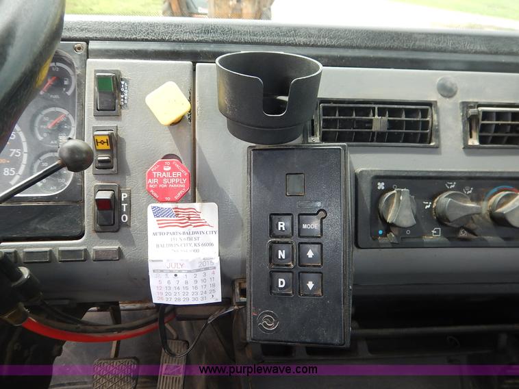 image for item K1528 2002 Freightliner FL70 bucket truck