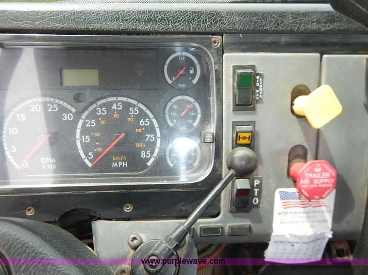 image for item K1528 2002 Freightliner FL70 bucket truck