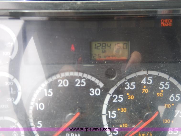 image for item K1528 2002 Freightliner FL70 bucket truck