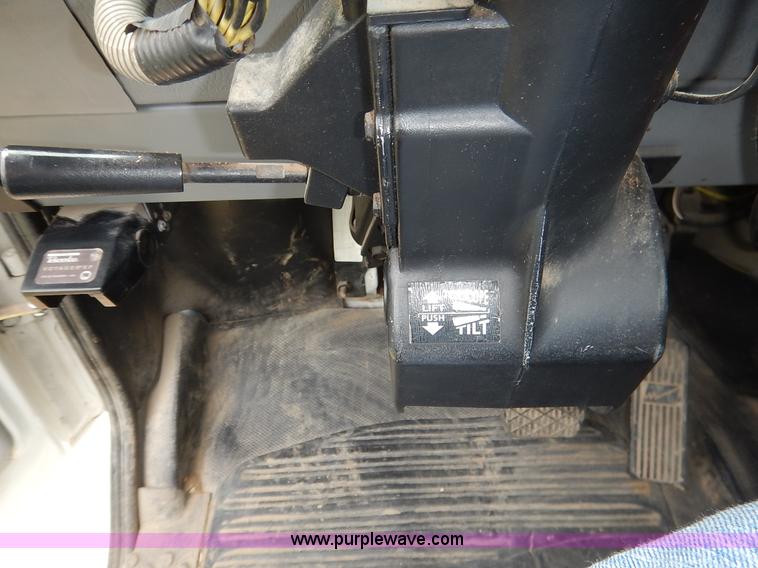 image for item K1528 2002 Freightliner FL70 bucket truck