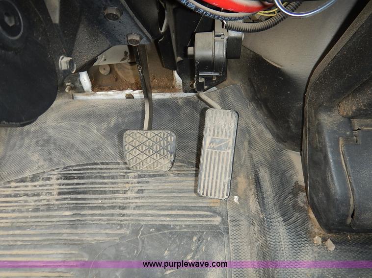 image for item K1528 2002 Freightliner FL70 bucket truck