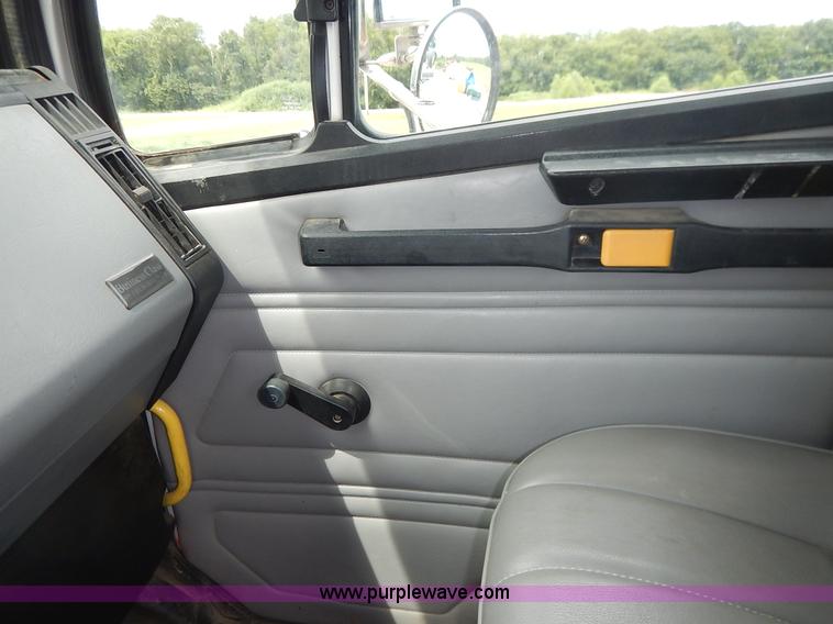 image for item K1528 2002 Freightliner FL70 bucket truck