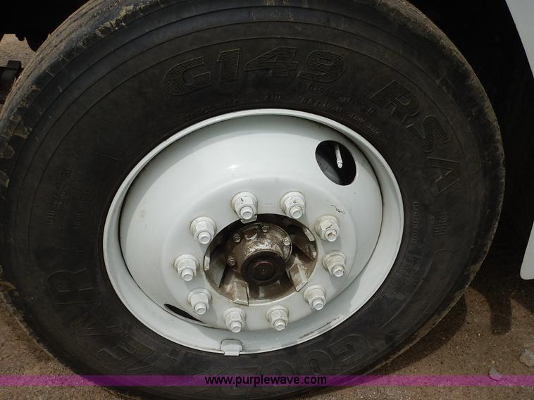 image for item K1528 2002 Freightliner FL70 bucket truck