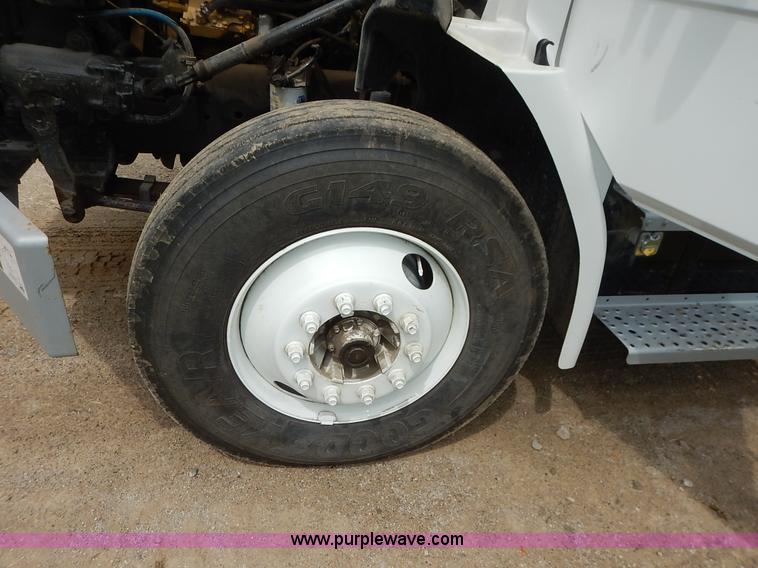 image for item K1528 2002 Freightliner FL70 bucket truck