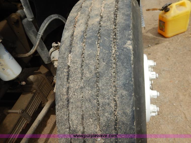 image for item K1528 2002 Freightliner FL70 bucket truck