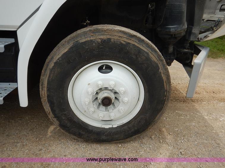 image for item K1528 2002 Freightliner FL70 bucket truck