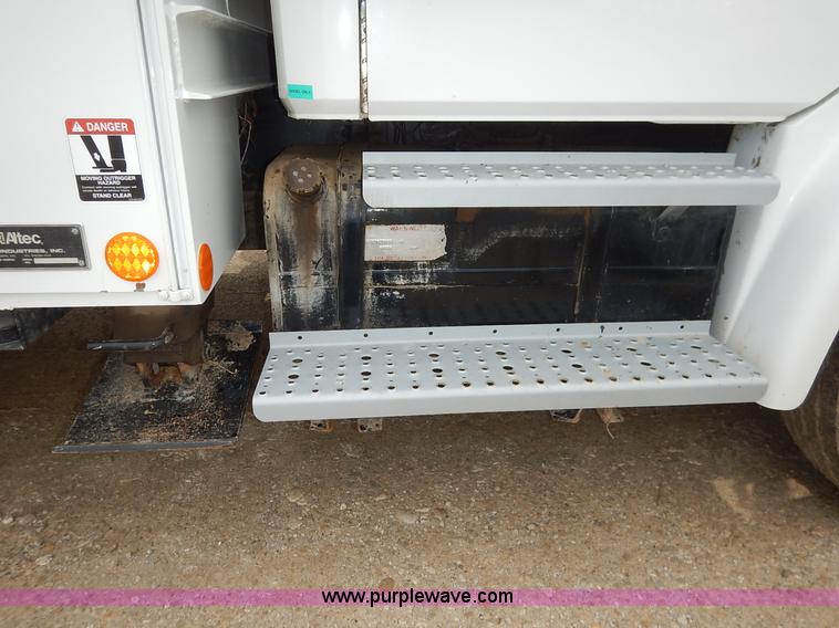 image for item K1528 2002 Freightliner FL70 bucket truck