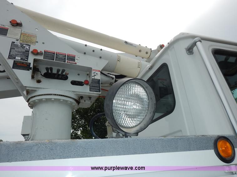 image for item K1528 2002 Freightliner FL70 bucket truck