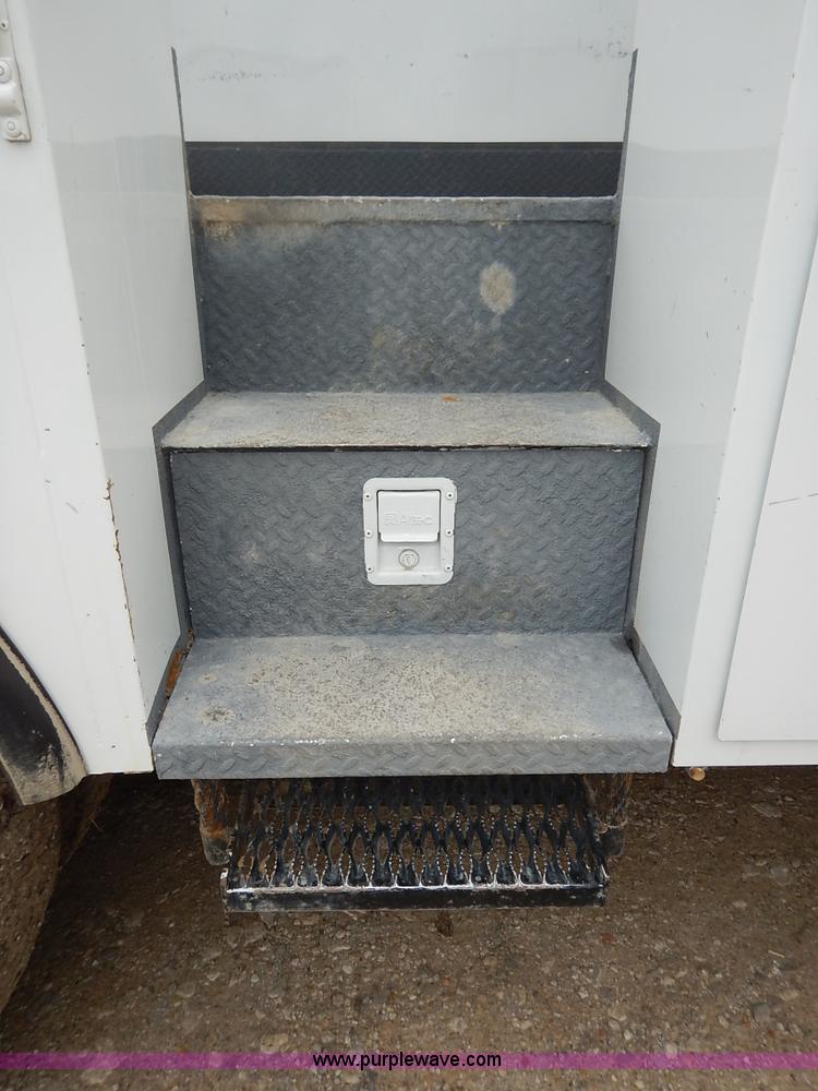 image for item K1528 2002 Freightliner FL70 bucket truck