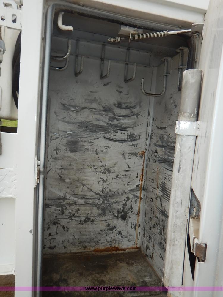 image for item K1528 2002 Freightliner FL70 bucket truck