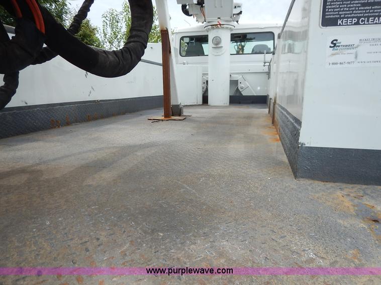 image for item K1528 2002 Freightliner FL70 bucket truck