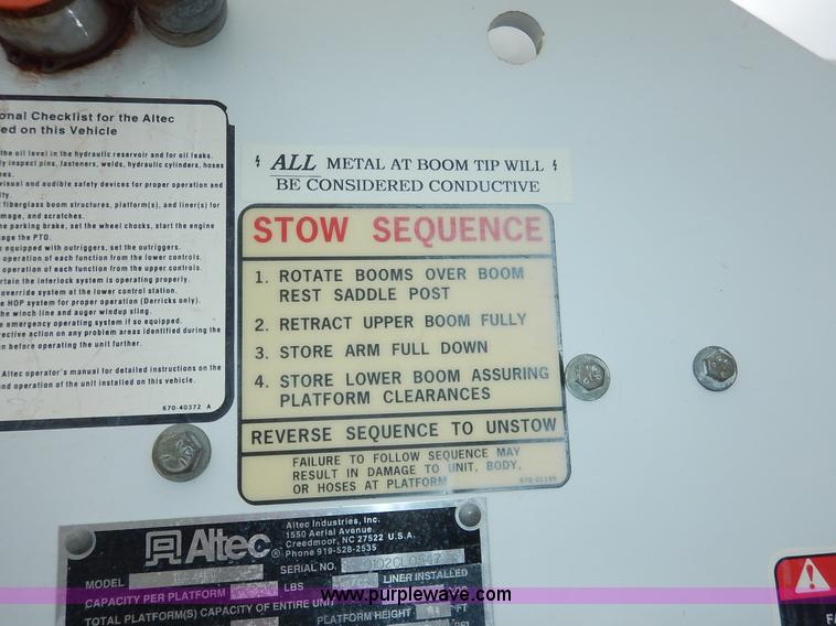 image for item K1528 2002 Freightliner FL70 bucket truck