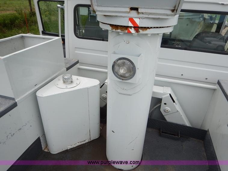 image for item K1528 2002 Freightliner FL70 bucket truck