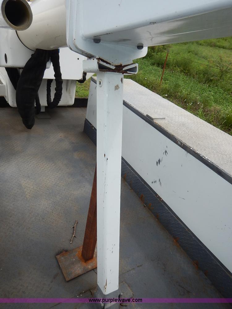 image for item K1528 2002 Freightliner FL70 bucket truck