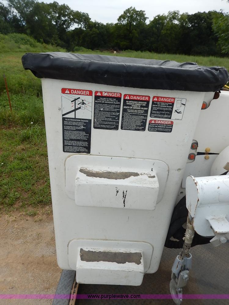 image for item K1528 2002 Freightliner FL70 bucket truck