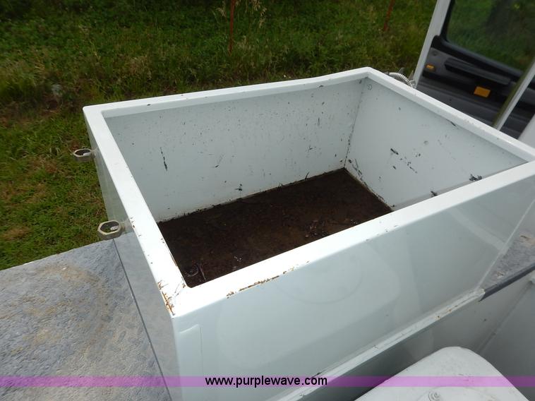 image for item K1528 2002 Freightliner FL70 bucket truck